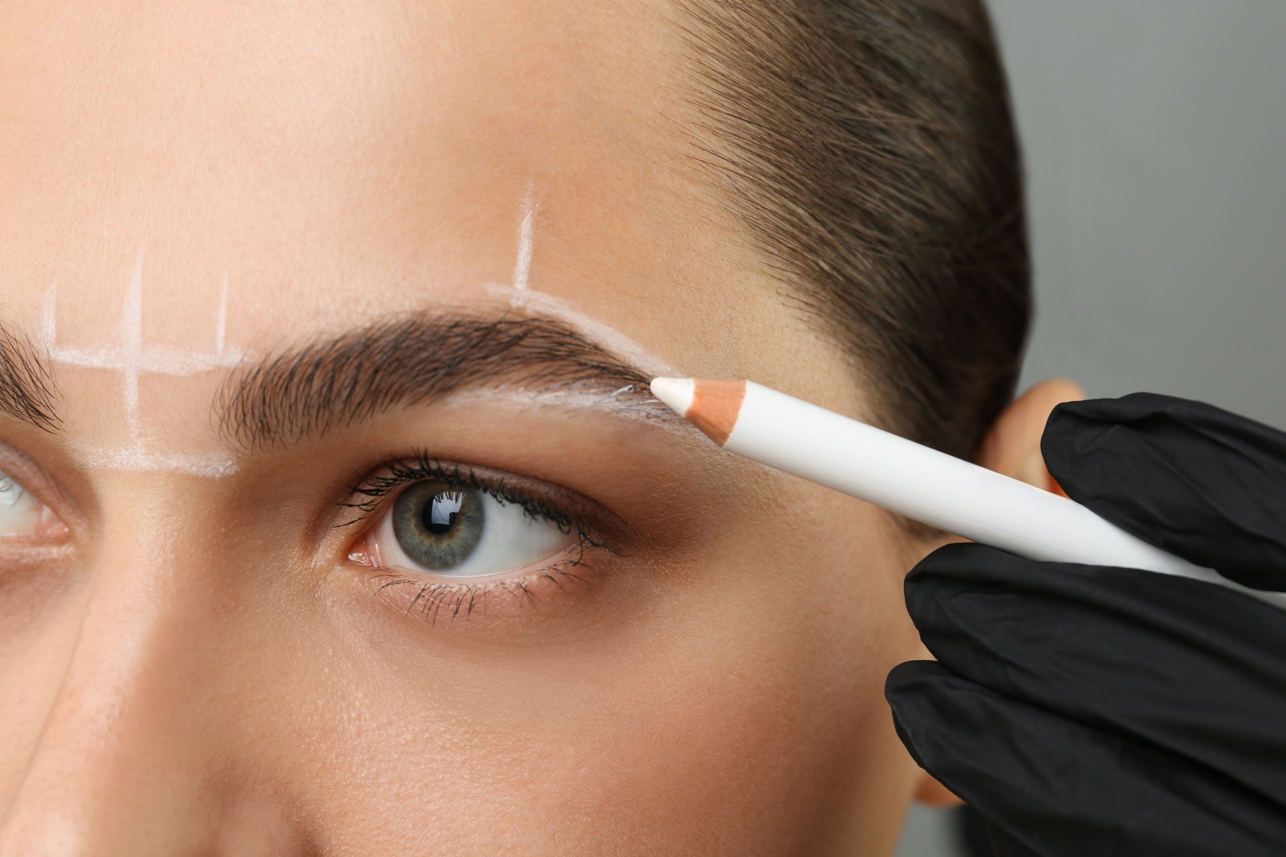 Read more about the article Endoscopic vs. Traditional Brow Lift: Techniques Compared