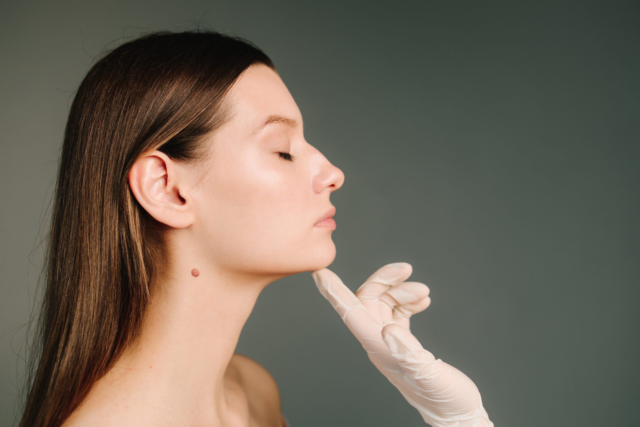 Read more about the article Chin Augmentation Options: Chin Implant vs. Chin Liposuction vs. Filler